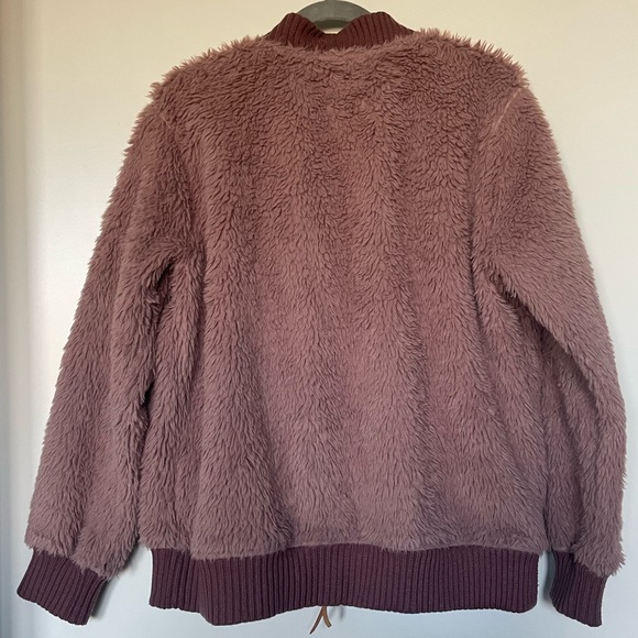 Burton Women’s Pink Fuzzy Jacket size Large - Picture 3 of 4